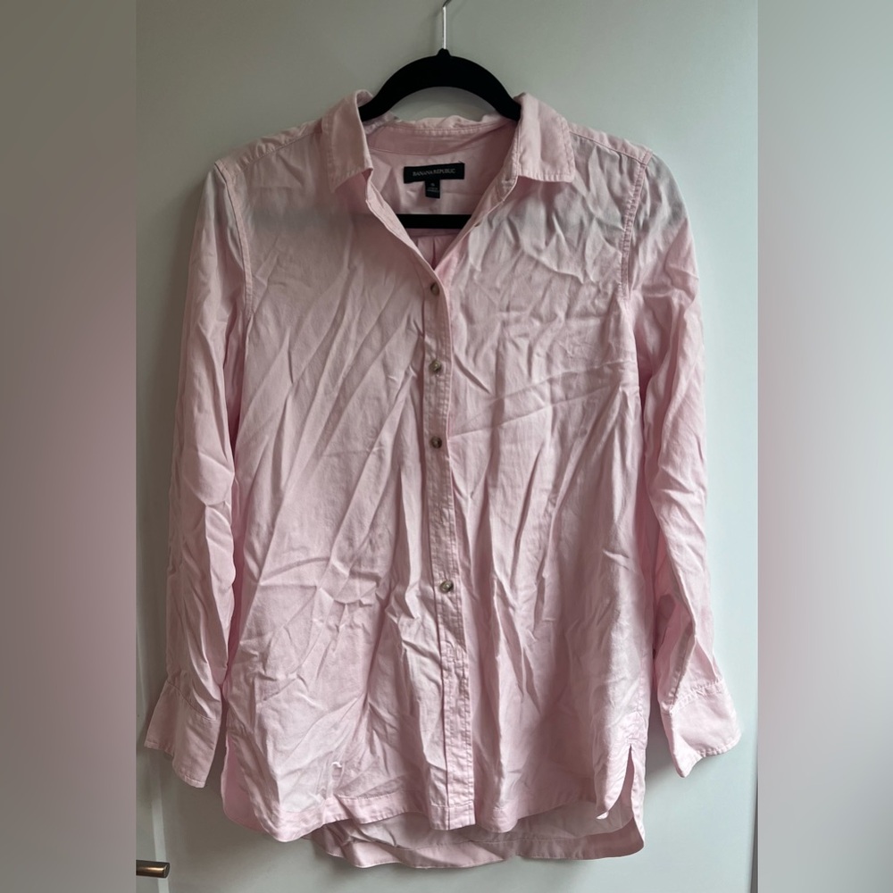 Banana Republic Light Pink Casual Button Down Shirt